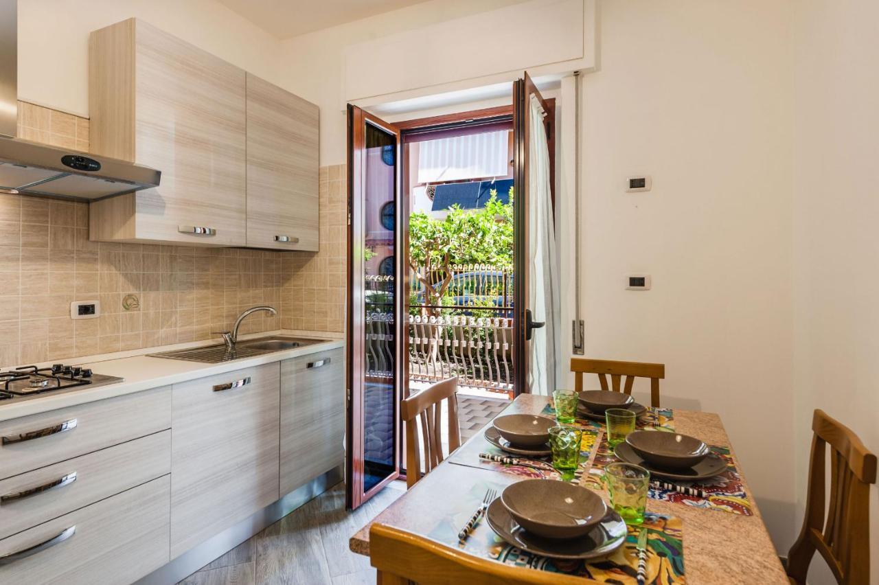 Lemon Tree Apartments By Wonderful Italy Giardini-Naxos Extérieur photo